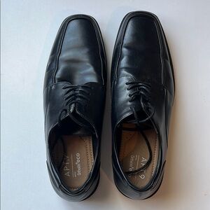 EUC Apt. 9 Black Leather Oxfords 10 1/2